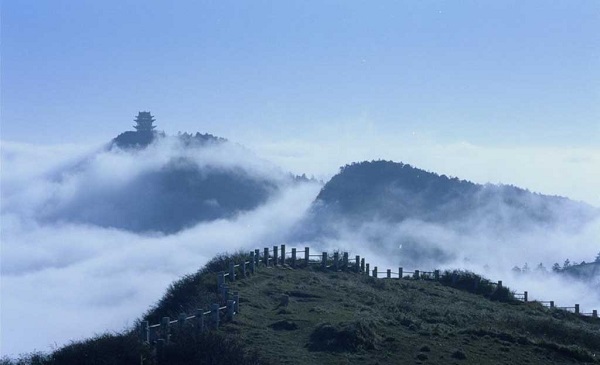 廈門(mén)周邊租車(chē)自駕游景點(diǎn)推薦峨眉山